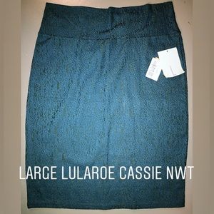 Large LULAROE Cassie Skirt NWT